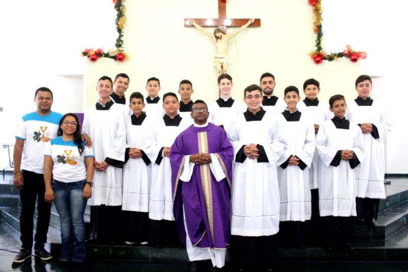 Missa e cerimônia de Investidura dos Acólitos da Paróquia Nossa Senhora das Graças