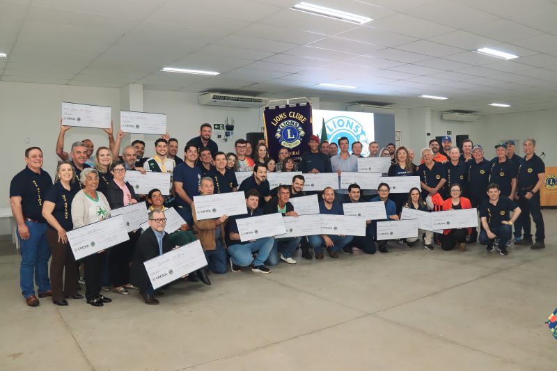 Entrega de Donativos Arrecadados pelo Lions Clube para Entidades do Município de Naviraí